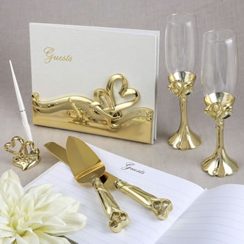 detail_365_gold_double_heart_champagne_flutes_ecf2537.jpg